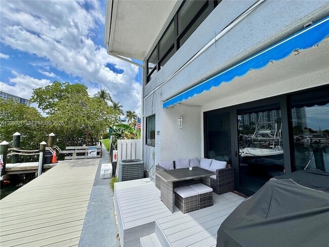 Building Photo - 336 Poinciana Island Dr