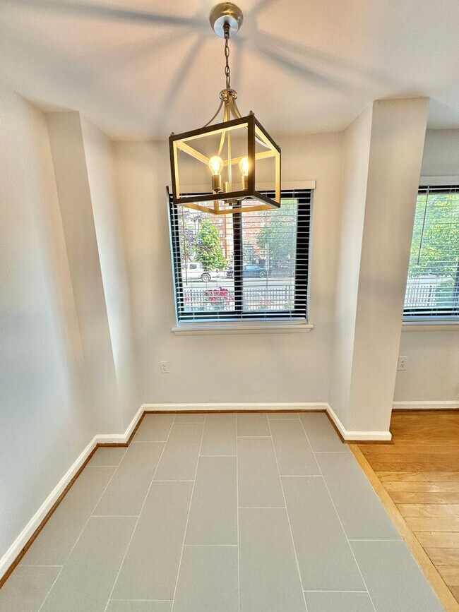 Building Photo - Spacious One Bedroom Condo In the Heart of Dupont - 17th/New Hampshire.