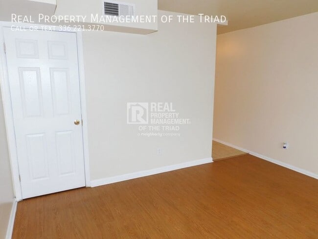 Building Photo - Spacious 2 Bedroom Apartment at Parker Place