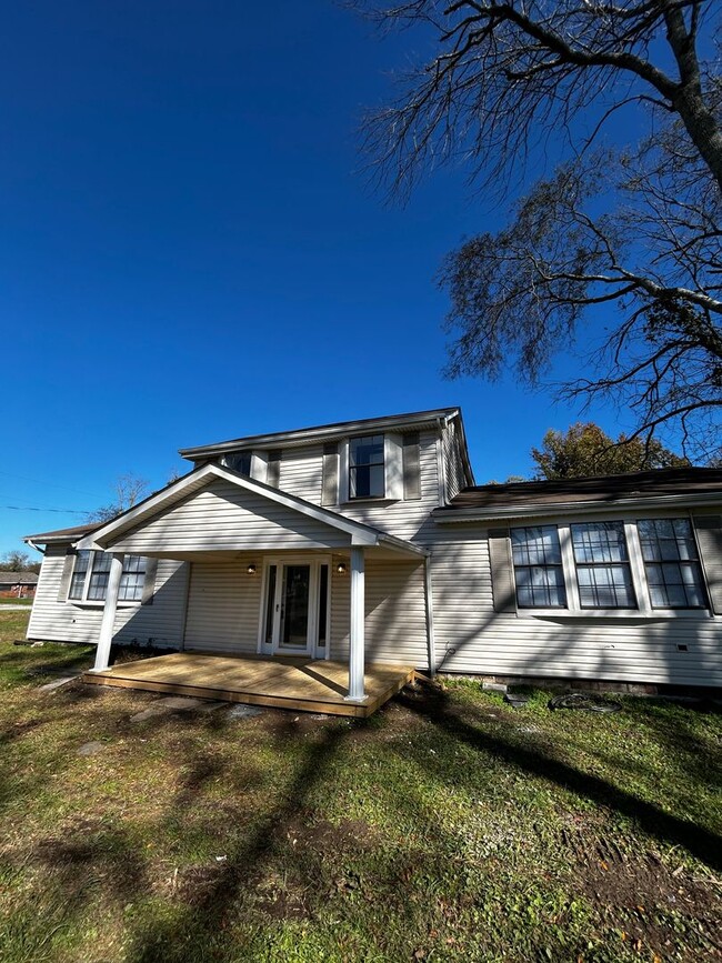 Primary Photo - Spacious 4 bed, 2 bath home! Located minut...