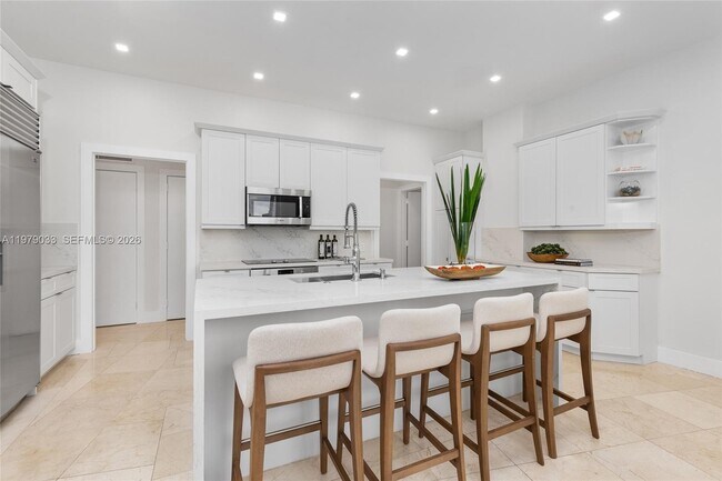 Building Photo - 808 Brickell Key Dr