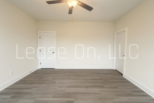 Building Photo - Spacious 3 Bedroom Home in Chalet Ridge with Large Yard