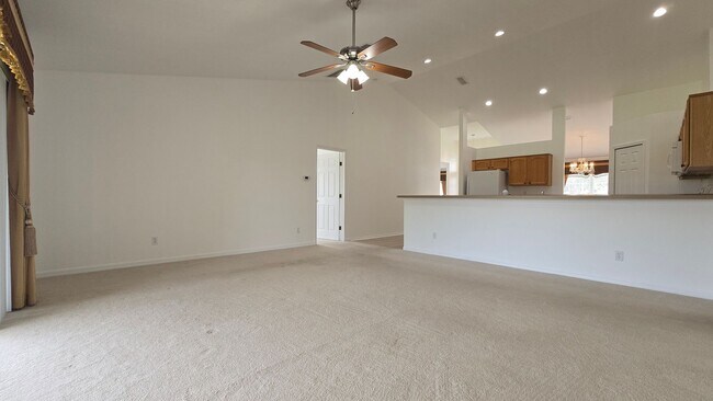 Building Photo - Spacious Haines City Retreat - For Rent Now!