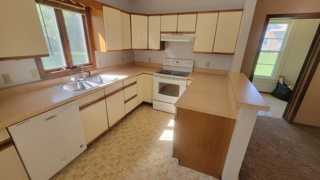 Building Photo - 410 Cottage Ave