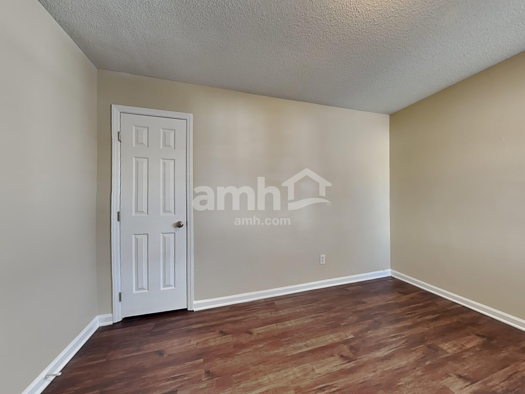 Building Photo - 537 Hanska Way