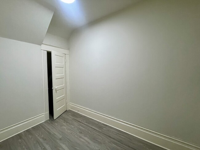 Building Photo - Ground floor Nob Hill 3BR + Office | Avail...