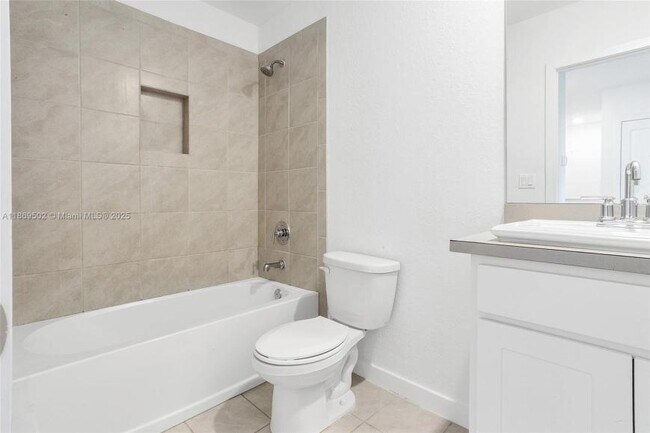 Building Photo - 3 bedroom in Miami Gardens FL 33169