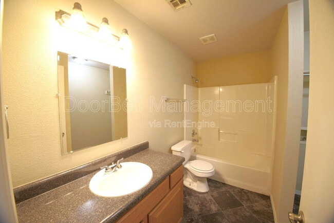 Building Photo - 89 W Fairlane Ct