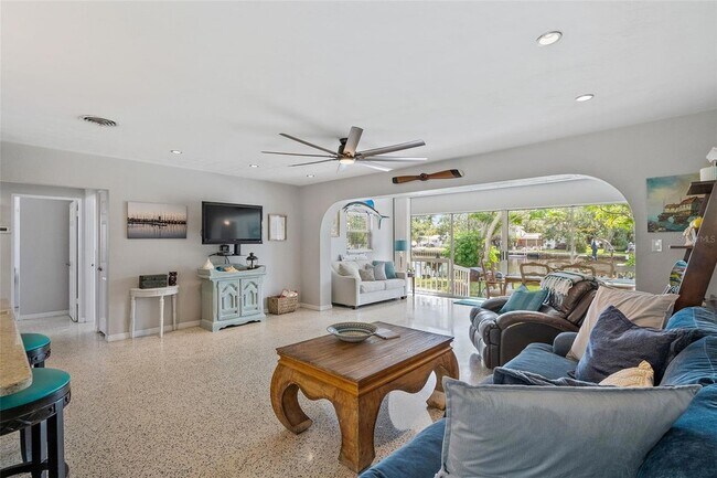 Building Photo - 9298 Sun Isle Dr NE