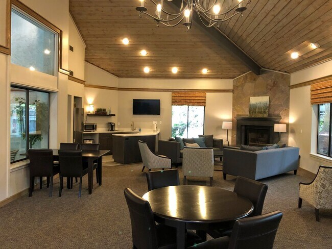 Building Photo - Spacious 2db, 2ba Condo Downtown Bellevue in Tranquil Setting