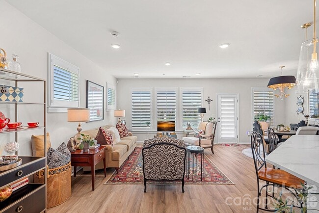 Building Photo - 420 Quartz Hl Wy