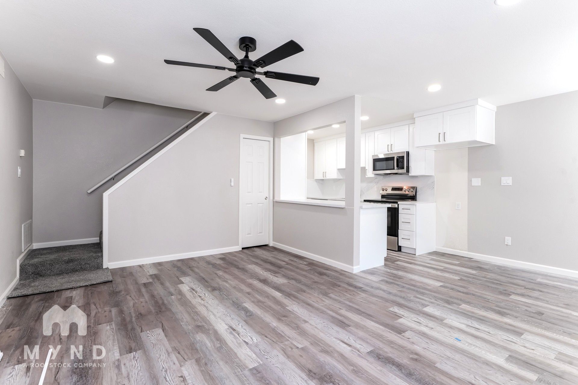 Building Photo - 905 Carro Dr