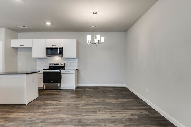Building Photo - 653 Blackland dr