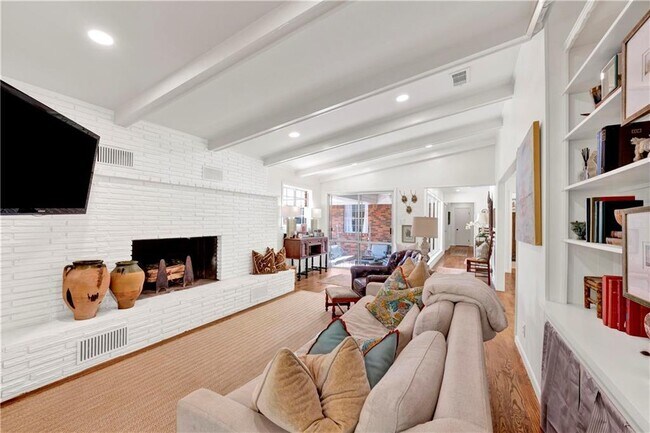 Building Photo - 8960 Morphy Ave