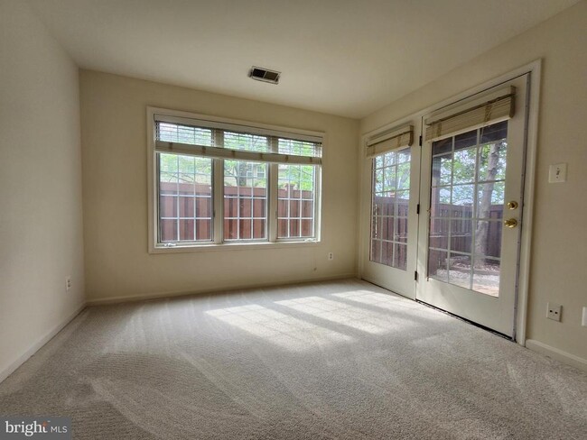 Building Photo - 4020 Heatherstone Ct