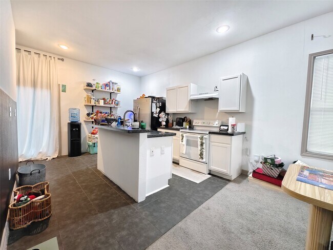 Building Photo - 1217 Campbell St