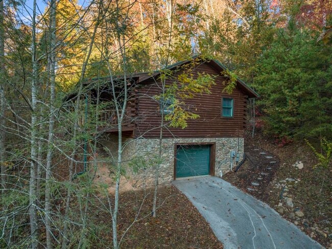 Primary Photo - 338 Cherokee Cir