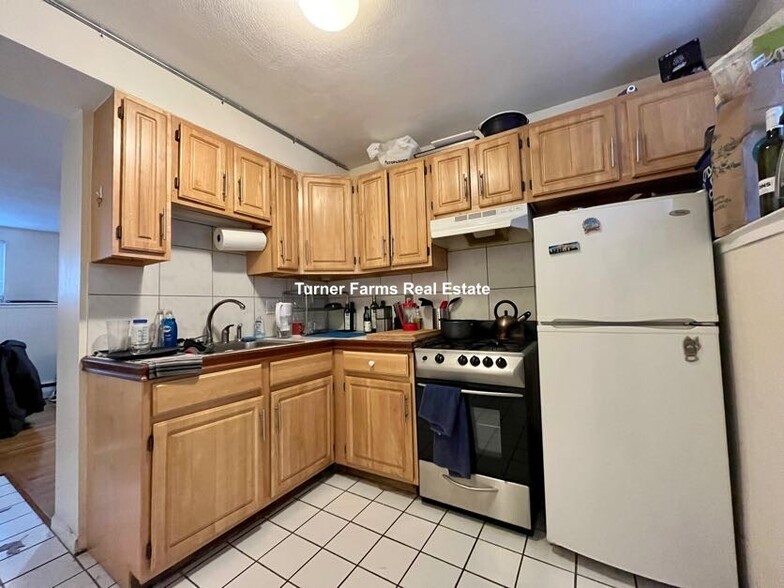 Building Photo - 108 Perkins St