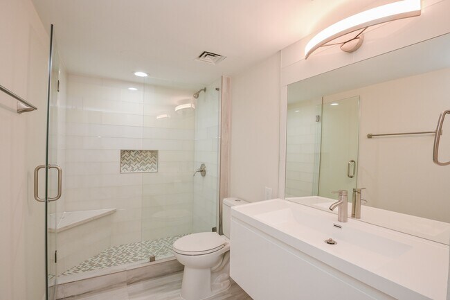 Building Photo - 15 Greenway Plz