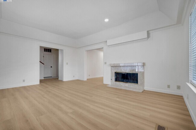 Building Photo - 125 Chestnut Ave