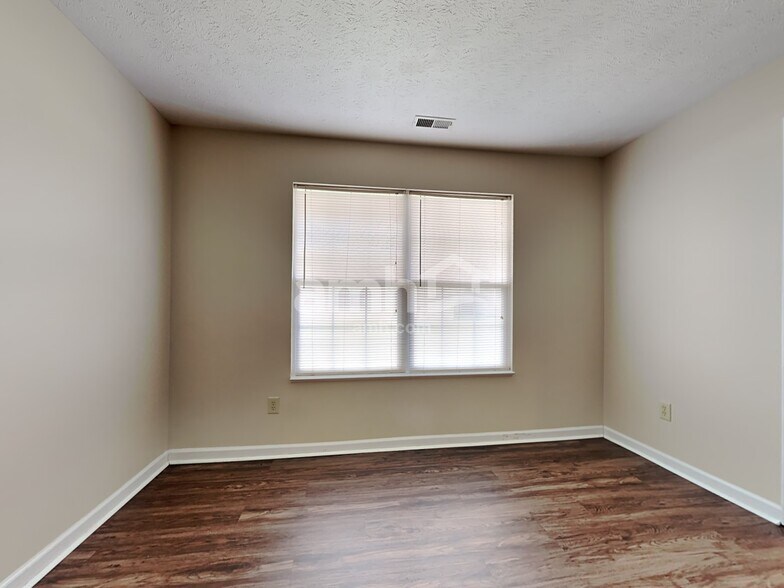 Building Photo - 5914 Lakeside Manor Ave