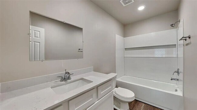 Building Photo - Beautiful 3-Bedroom Home in Yukon – Available Now!