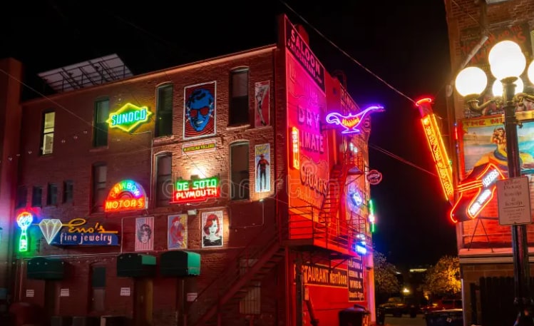 Building Photo - 325 S Union Ave