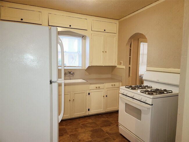 Building Photo - 5707 Ross Ave