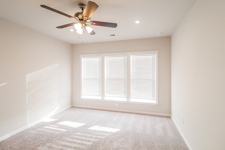 Building Photo - 206 Nuttall Dr