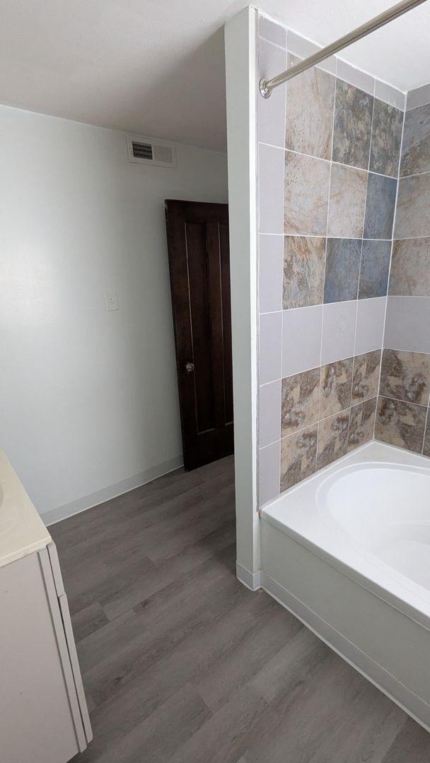 Building Photo - Prime Living: Unmatched Apartment in Canton's Vibrant Community