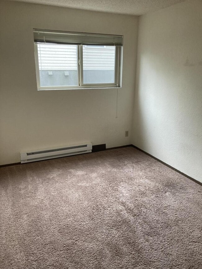 Building Photo - 2 bedroom in Seattle WA 98105