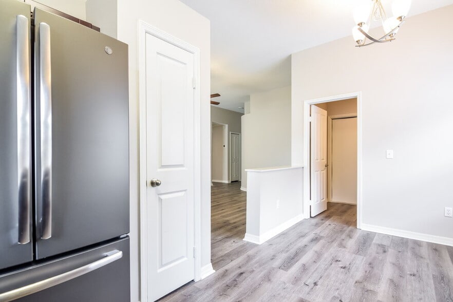 Building Photo - 2028 Cattleman Dr