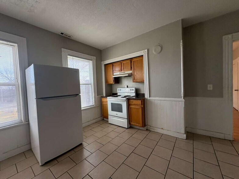 Building Photo - 153 Humphrey St