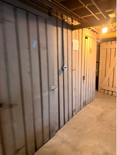 Building Photo - 4002 N Farwell Ave