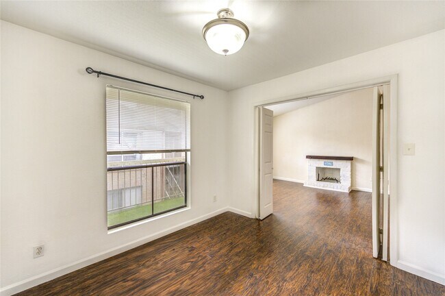 Building Photo - 2120 Wilcrest Dr