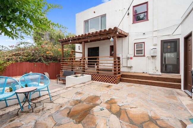 Building Photo - Historic Charm Meets Modern Living – Stunning 5 Bedroom Home on Iconic Myrtle Avenue