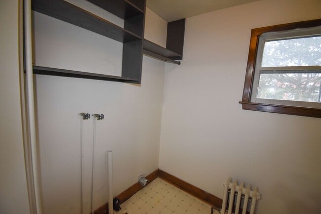 Building Photo - Spacious Three Bedroom House in Mill Hall!