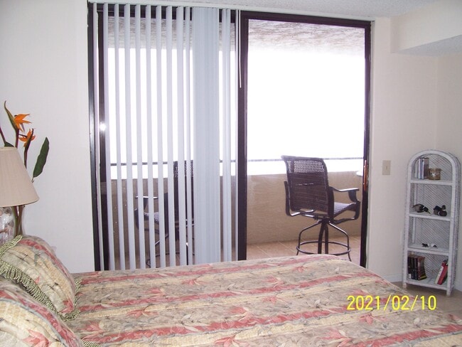 Building Photo - 6035 Sea Ranch Dr