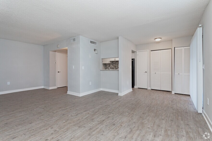 Deerpath on the Lake 10200 N Armenia Ave Tampa FL 33612 Apartment