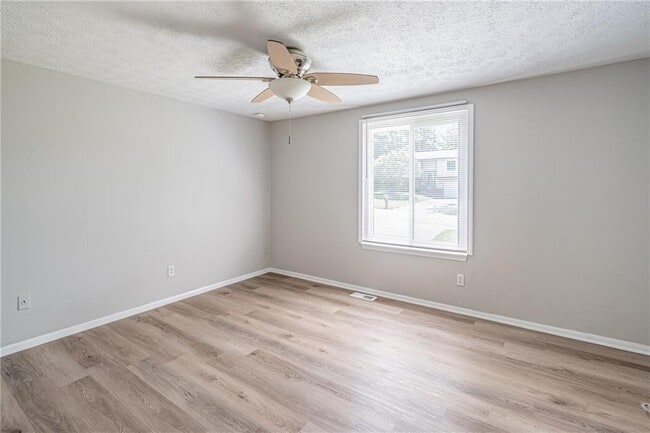 Building Photo - 2407 Redfield Dr