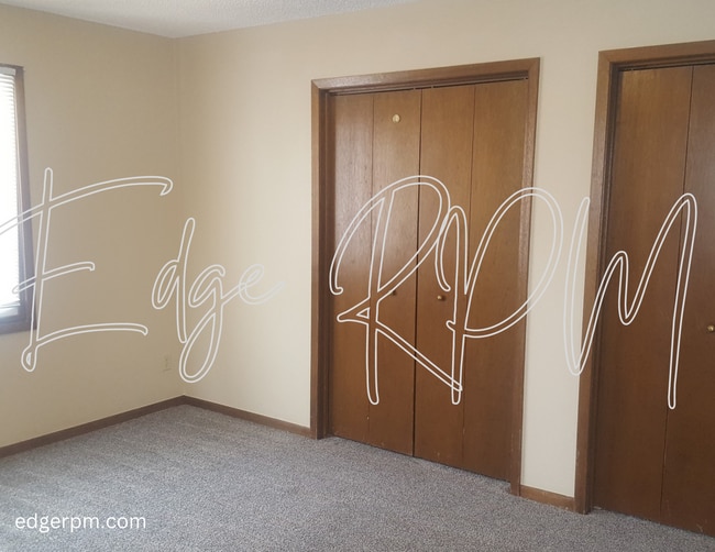 Building Photo - For Rent: 2BR Duplex w/ Garage – Great Loc...