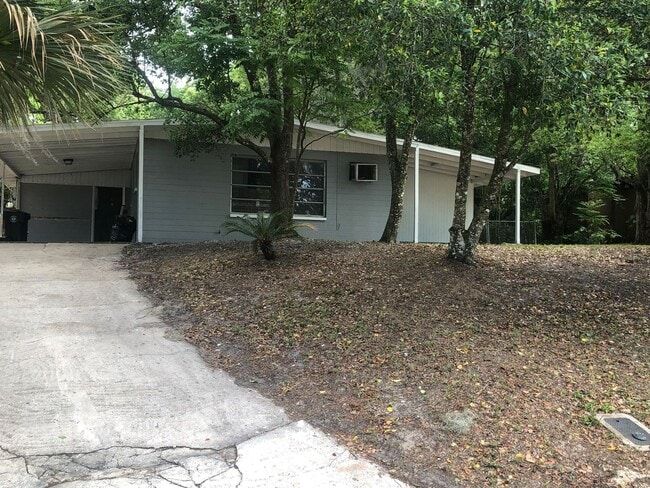 Primary Photo - 3 Bed 1 Bath Home | Pet Friendly | Large F...