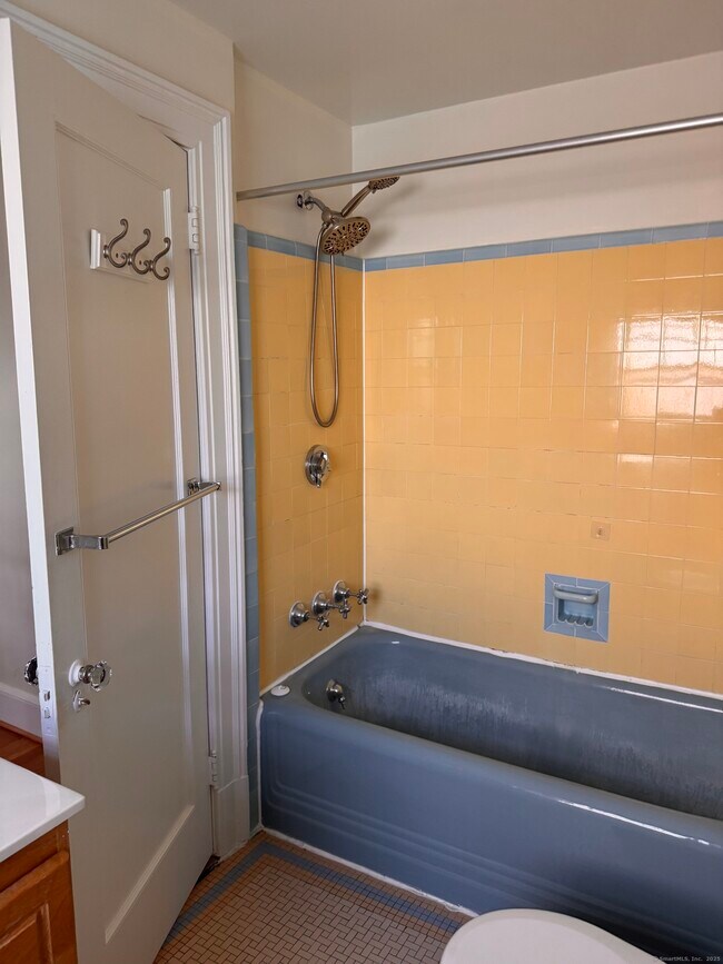 Building Photo - 65 Spring Garden St