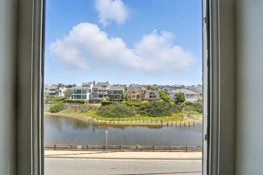 Building Photo - 33 Reef St