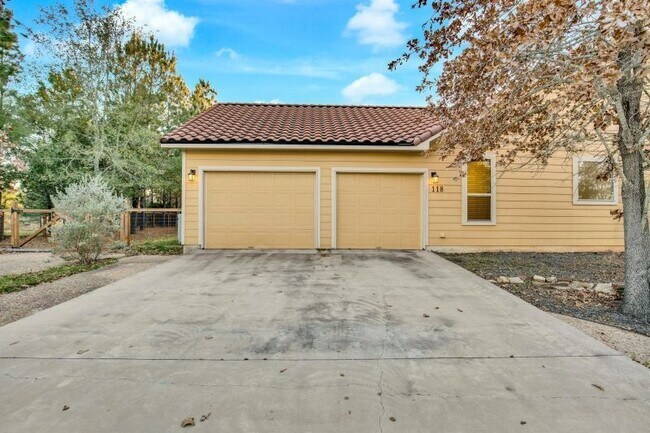 Building Photo - 118 N Buckhorn Dr