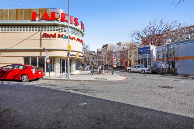Building Photo - Unbeatable location, Contemporary 1 BD 1.5 BA in Adams Morgan with PARKING, private balcony and R...