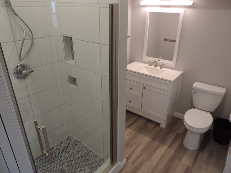 Building Photo - 2704 E Washington St