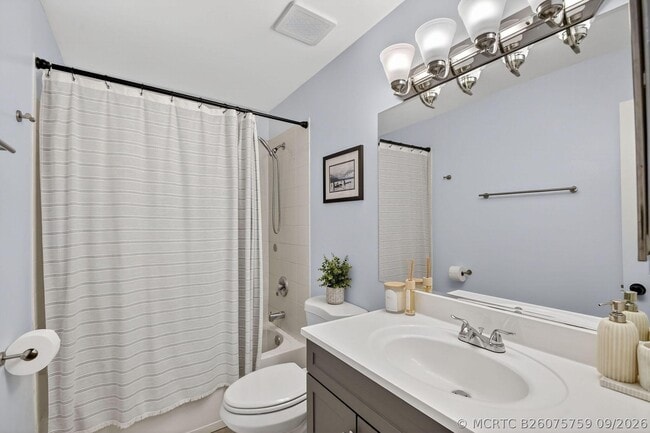 Building Photo - 3387 Commodore Ct