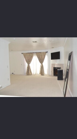 Building Photo - 335 E Plymouth St