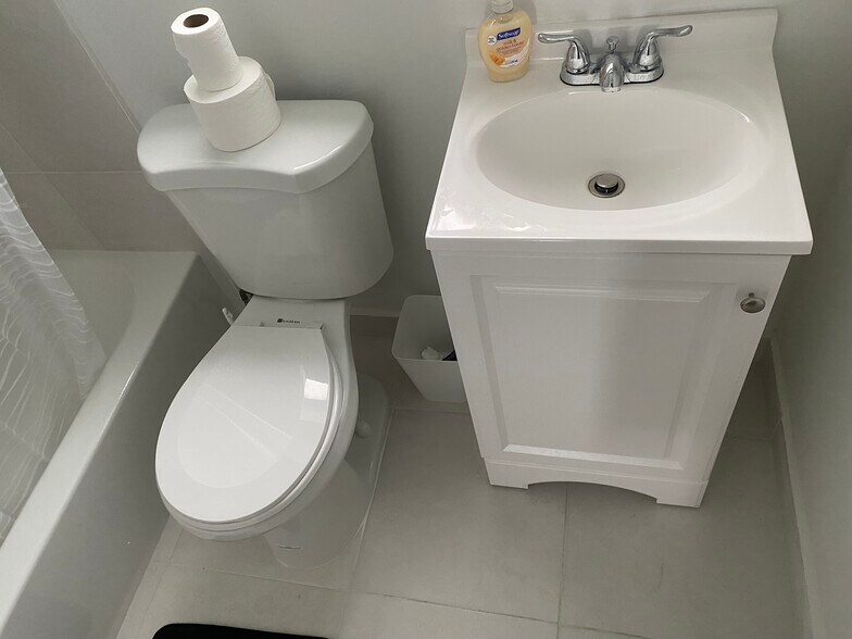 Building Photo - 1375 NW 84th Ter